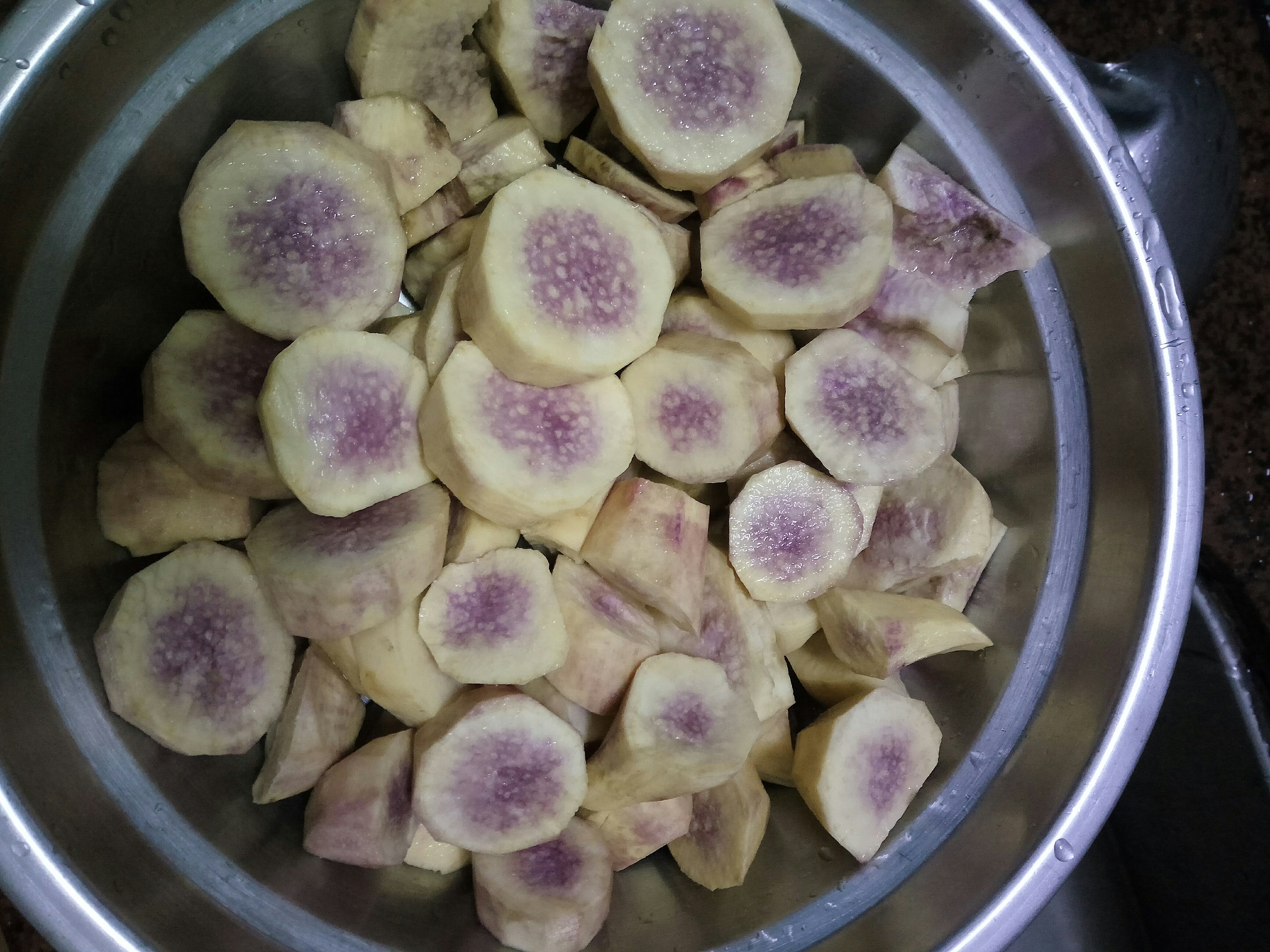 糙米桃膠紫心番薯椰汁糖水的做法 步骤2