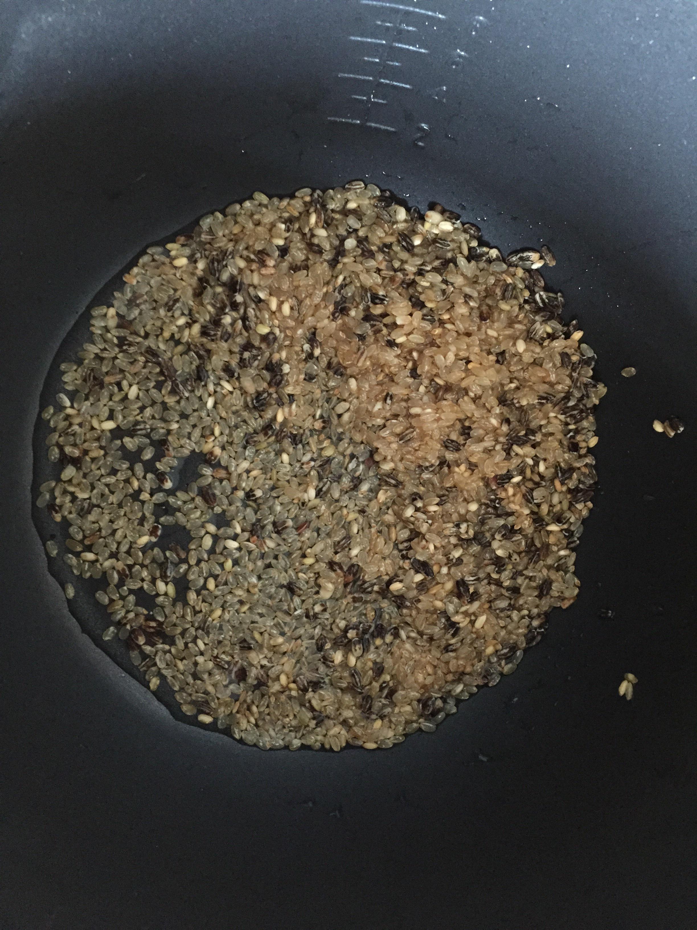 蘆筍糙米蛋炒飯的做法 步骤1