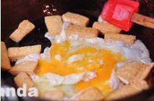 【曼食慢語】泰式醬油豆腐炒河粉的做法 步骤5