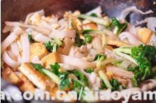【曼食慢語】泰式醬油豆腐炒河粉的做法 步骤7