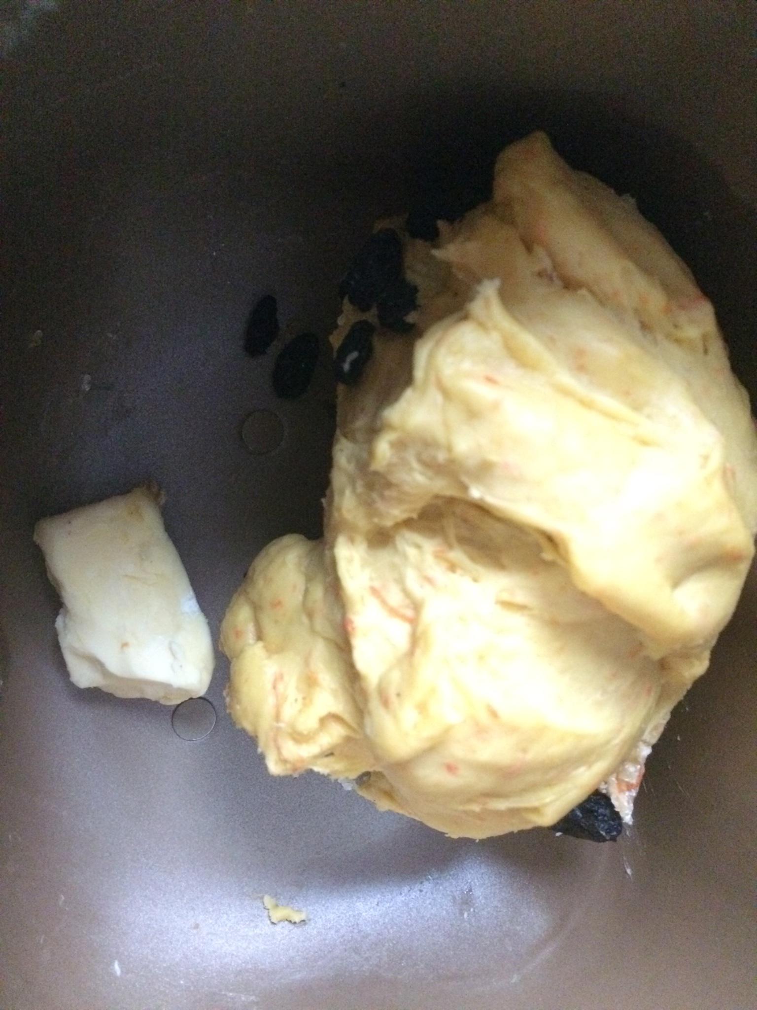 淡奶油胡蘿蔔黑加侖胚芽吐司【女王廚房】的做法 步骤2