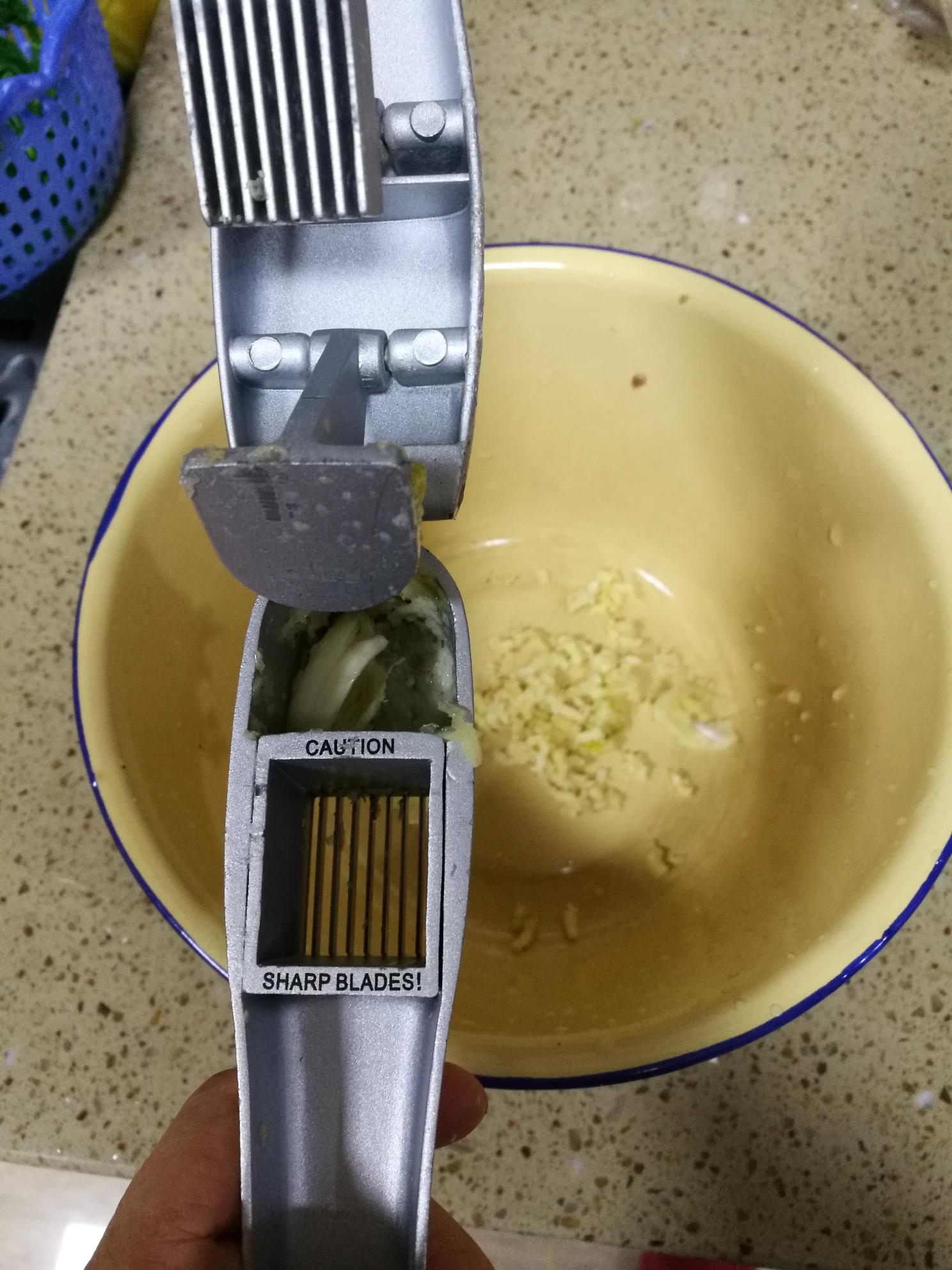 涼拌菠菜蕨根粉的做法 步骤1