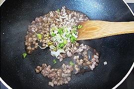 麻汁肉丁蕨根粉的做法 步骤9