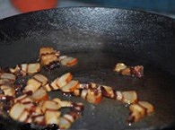 臘肉炒紅米糯米飯的做法 步骤4