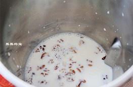 黑芝麻核桃牛奶的做法 步骤3