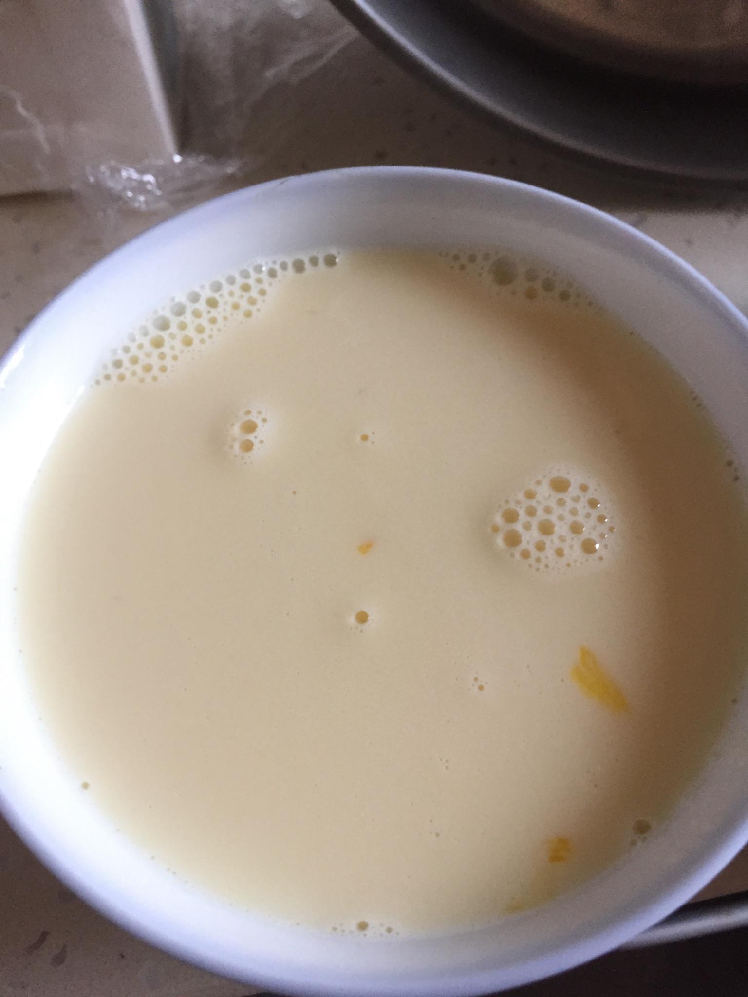 孕婦甜點之微波爐版核桃牛奶蒸蛋牛奶布丁的做法 步骤3