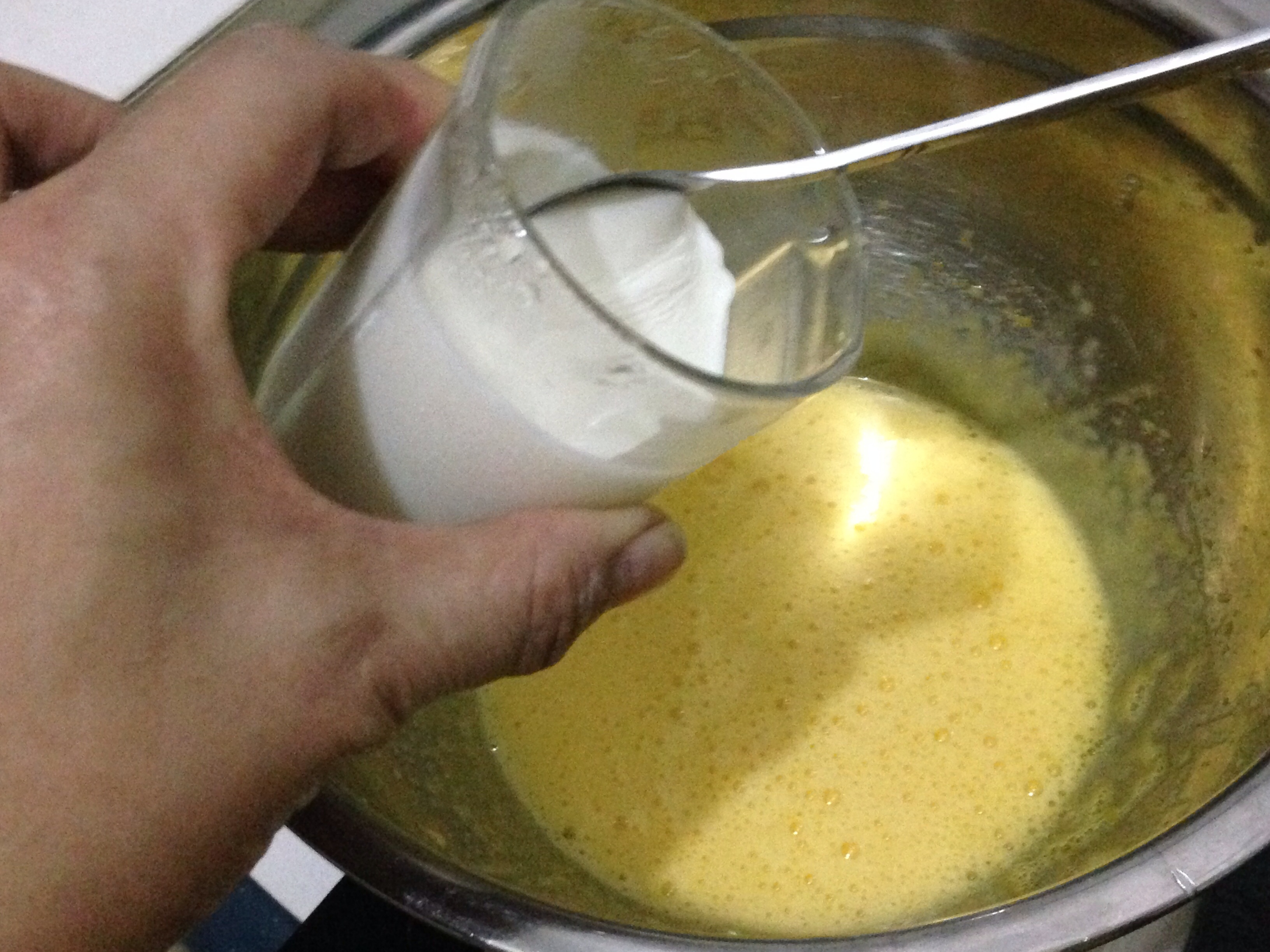 無油酸奶蔓越莓蛋糕卷的做法 步骤6