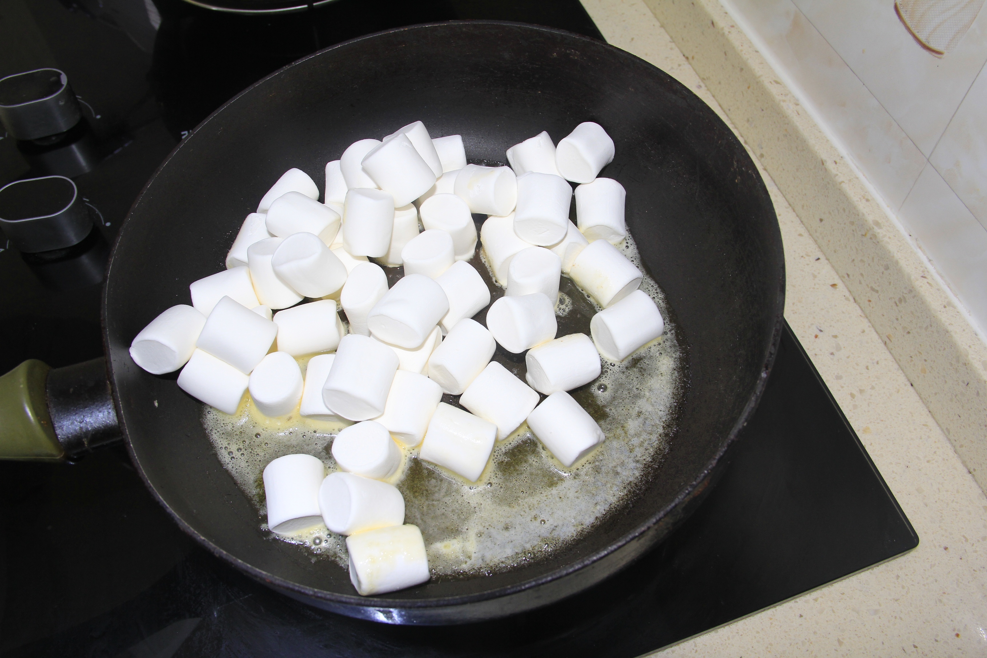 視訊：用棉花糖製作超級好吃的杏仁蔓越莓牛軋糖的做法 步骤3