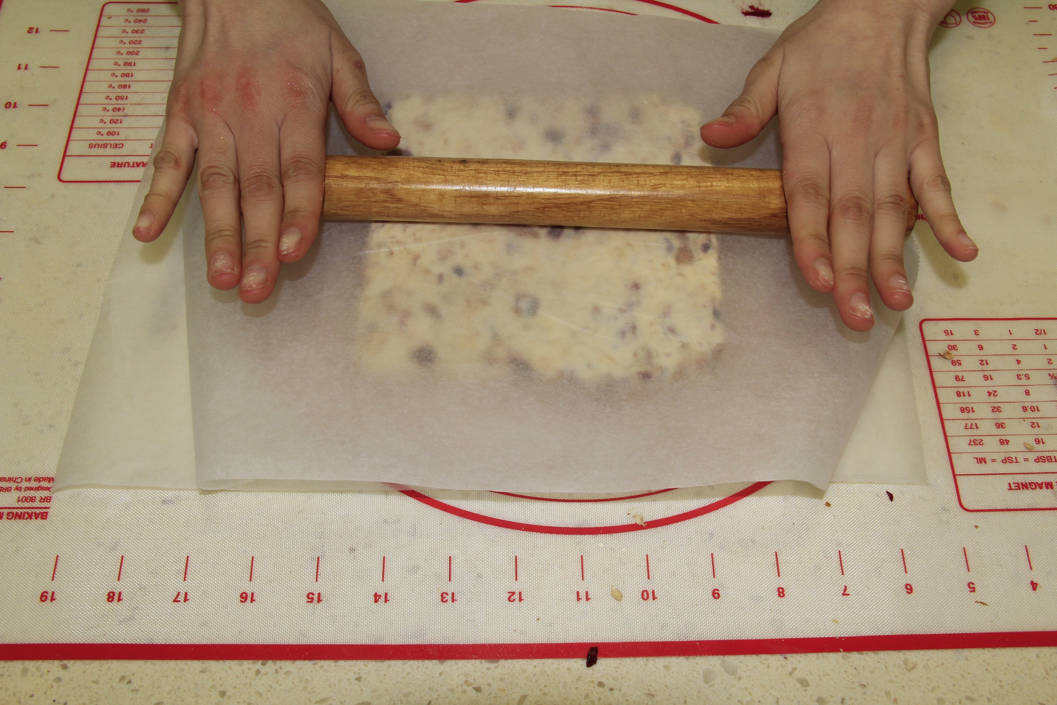 視訊：用棉花糖製作超級好吃的杏仁蔓越莓牛軋糖的做法 步骤7