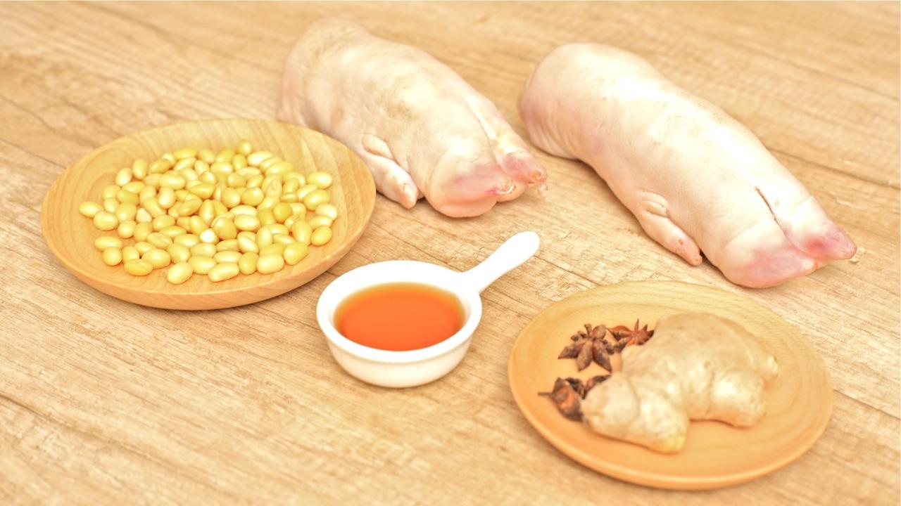 迷迭香美食| 黃豆燉豬蹄的做法 步骤1