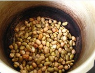 五香黃豆花生米的做法 步骤2