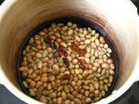 五香黃豆花生米的做法 步骤3