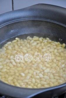涼拌酸辣黃豆的做法 步骤2