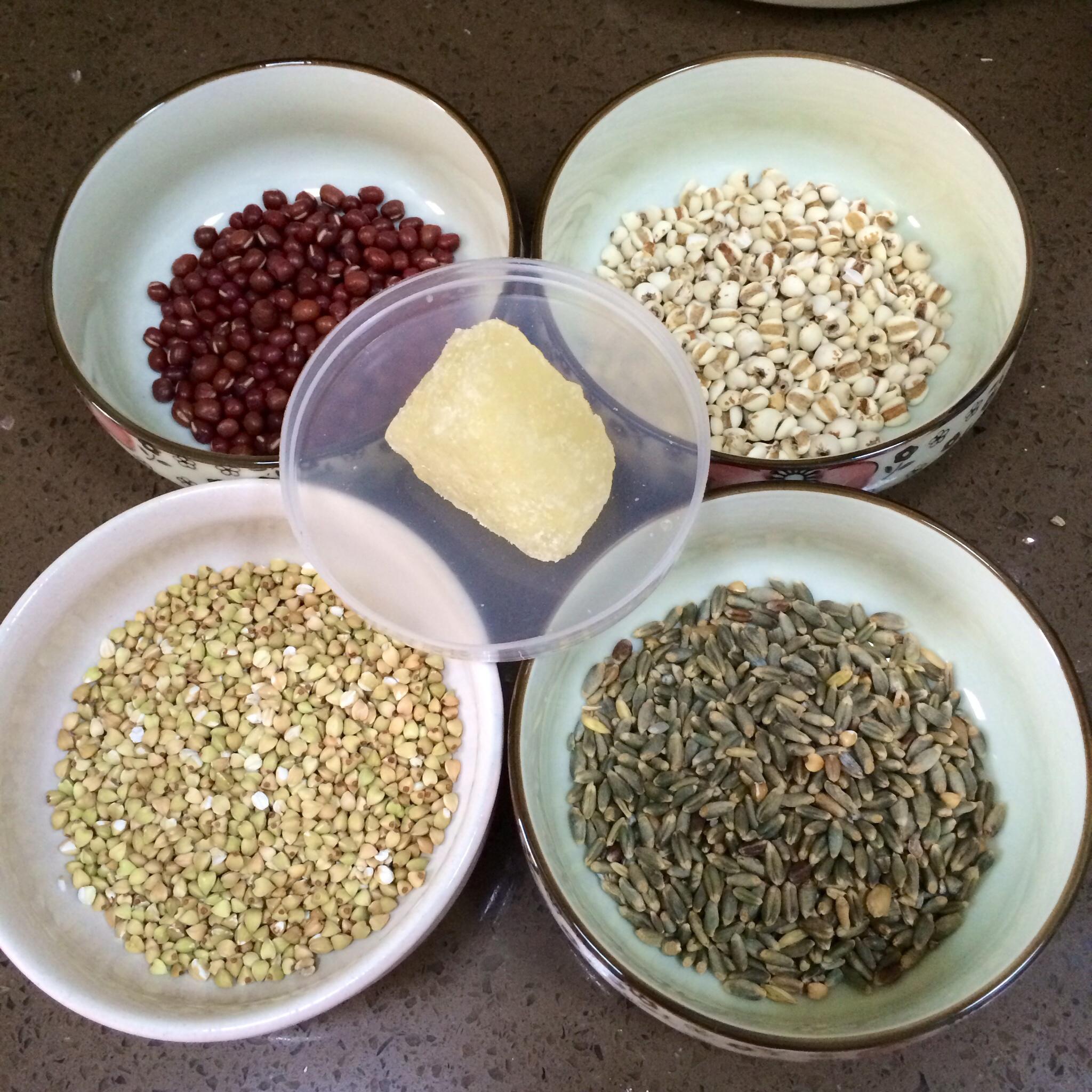 去溼養生紅豆薏米雙麥粥的做法 步骤1