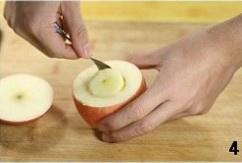 烤蘋果(葡萄乾餡配白蘭地澆汁)的做法 步骤4