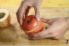 烤蘋果(葡萄乾餡配白蘭地澆汁)的做法 步骤7