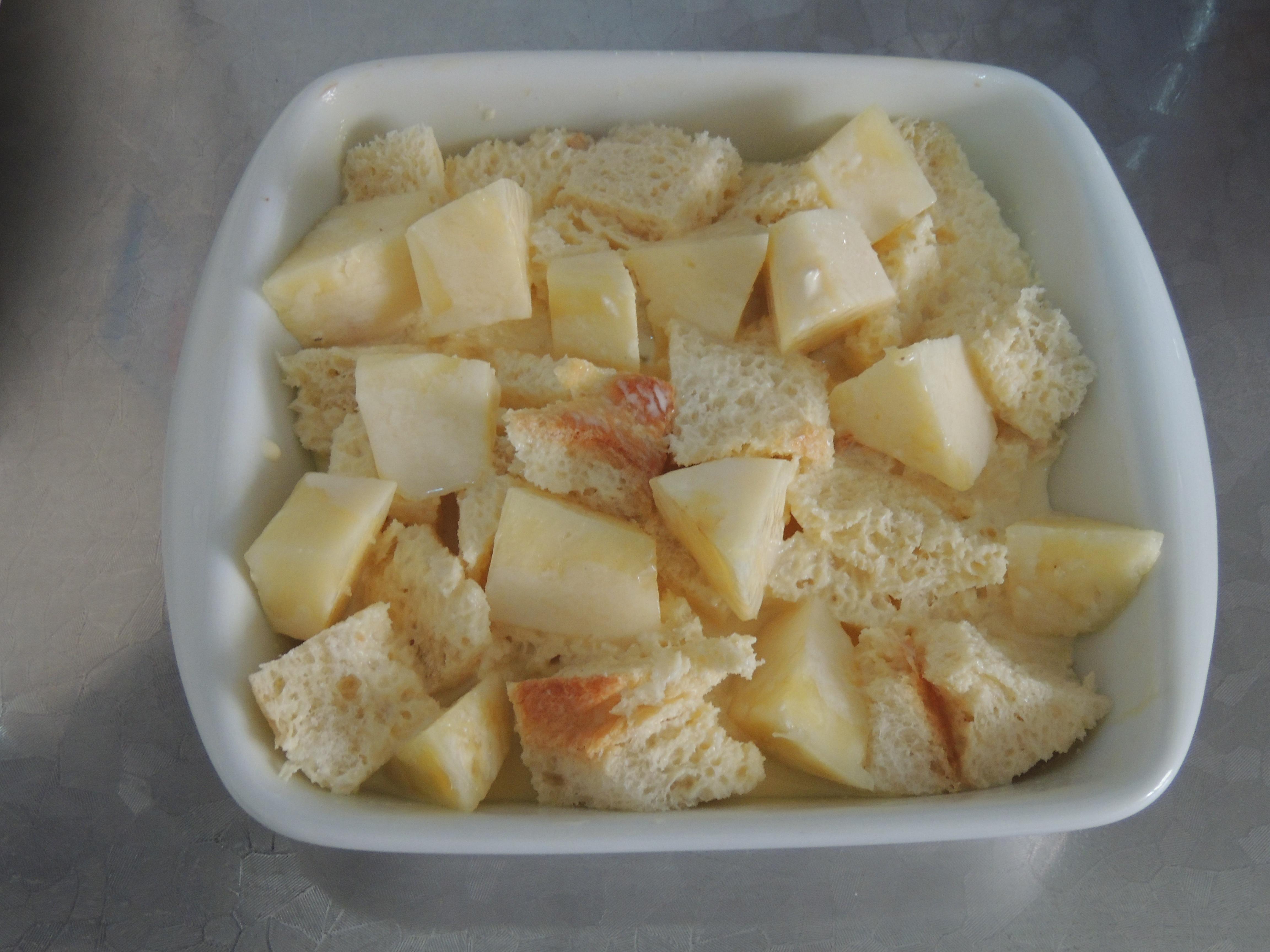 菠蘿葡萄乾麪包布丁的做法 步骤4