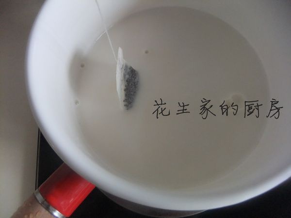 焦糖蜜豆奶茶的做法 步骤2