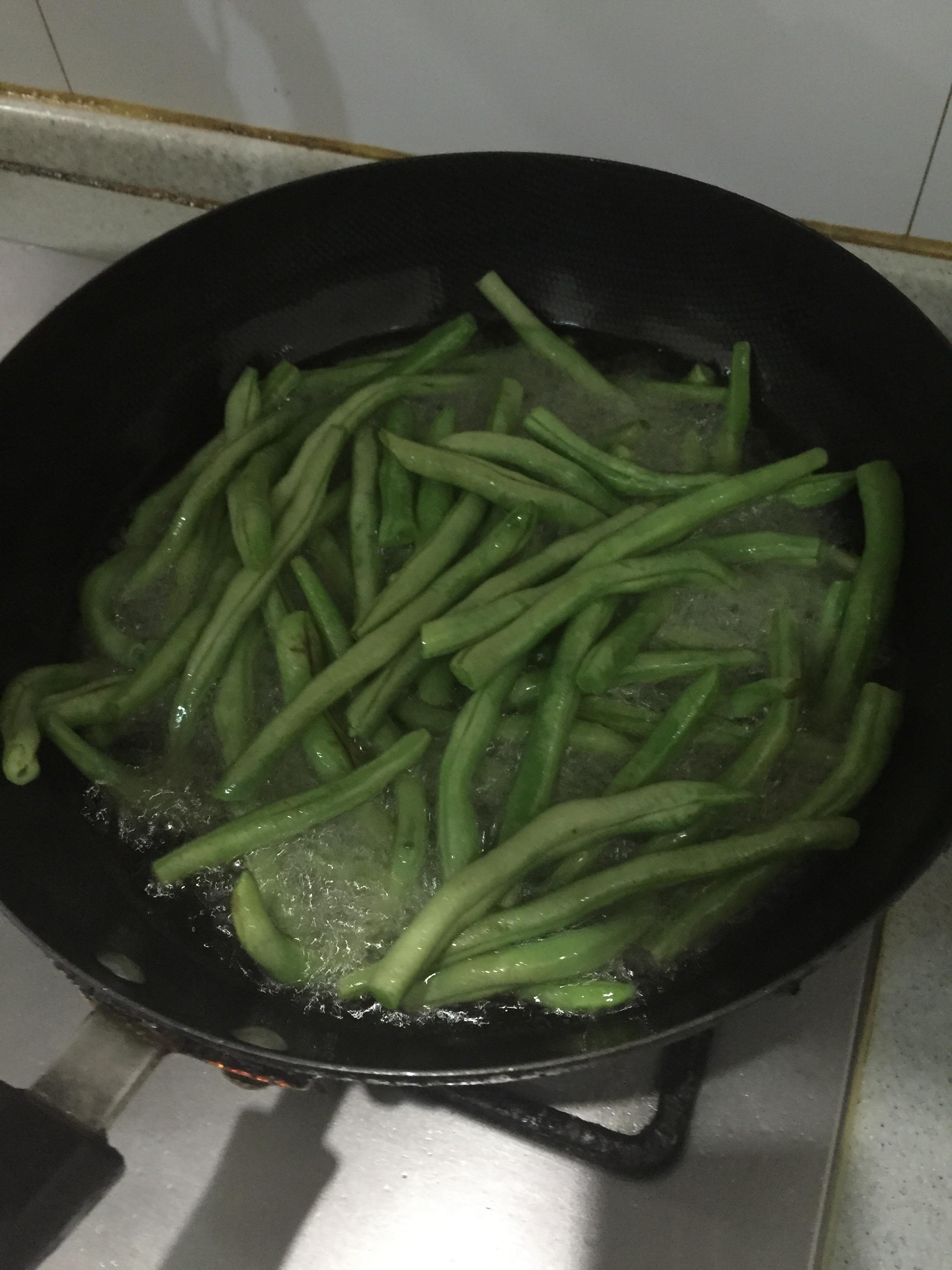 孜然蒜蓉燒芸豆的做法 步骤1