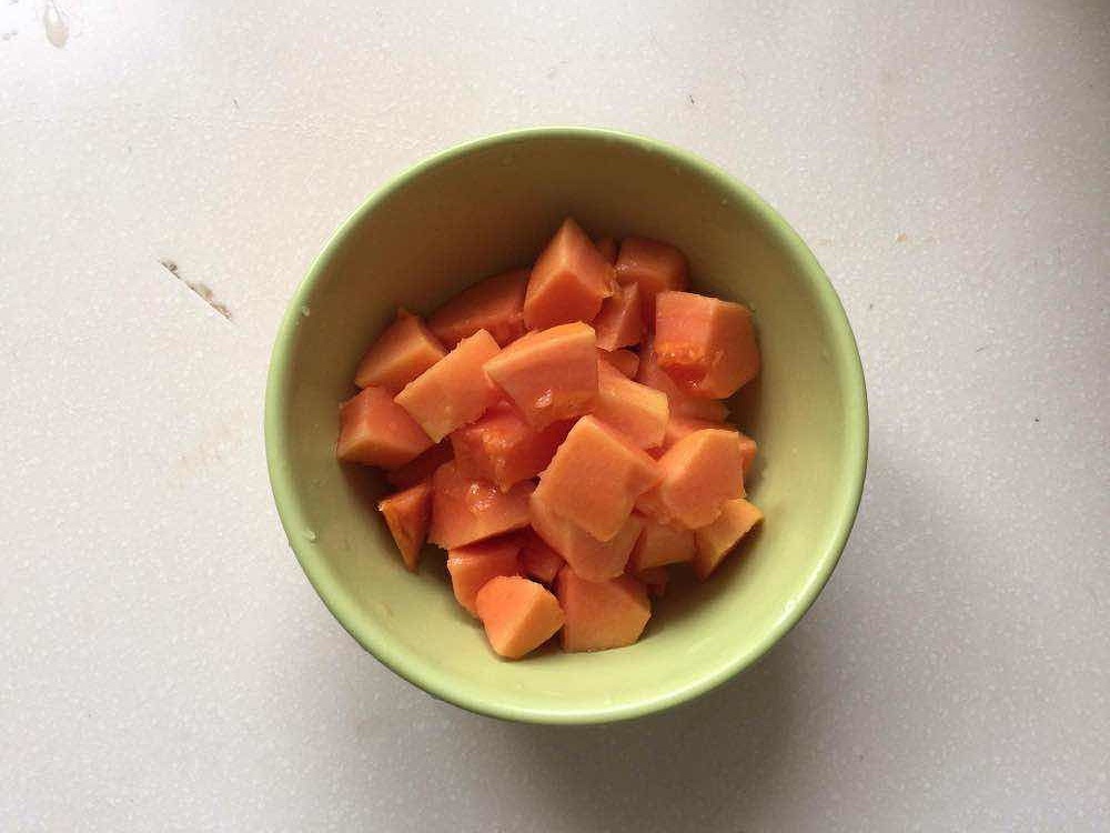 桃膠皁角米木瓜羹的做法 步骤3
