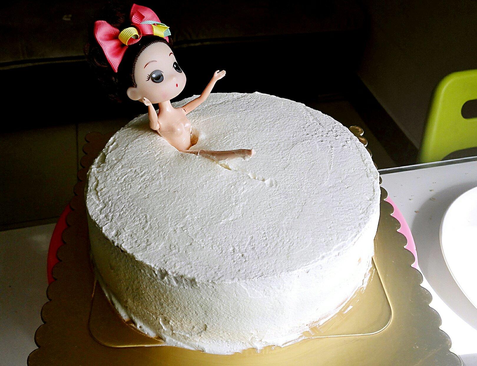 芭比娃娃生日蛋糕（不要太美啦）的做法 步骤5