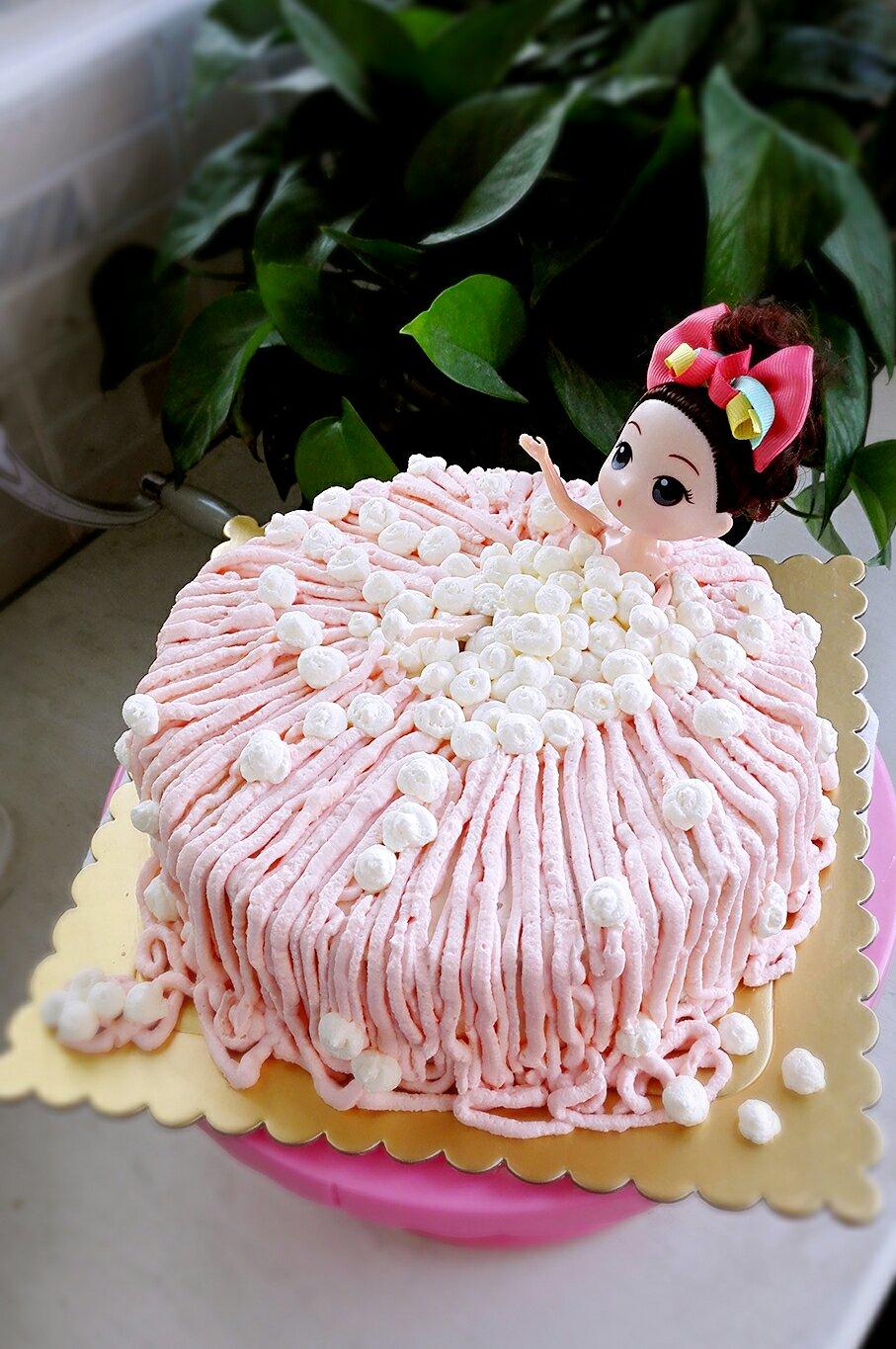芭比娃娃生日蛋糕（不要太美啦）的做法 步骤7