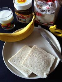 香蕉榛子醬三明治的做法 步骤1