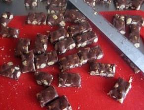 巧克力榛果牛軋糖的做法 步骤10