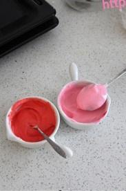 桃花手繪蛋糕卷的做法 步骤10