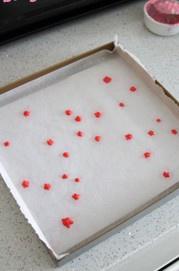 桃花手繪蛋糕卷的做法 步骤11