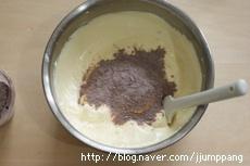 超簡單·巧克力蛋糕卷的做法 步骤2