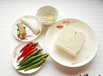 西瓜子仁香辣豆腐的做法 步骤1