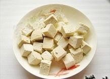 西瓜子仁香辣豆腐的做法 步骤5
