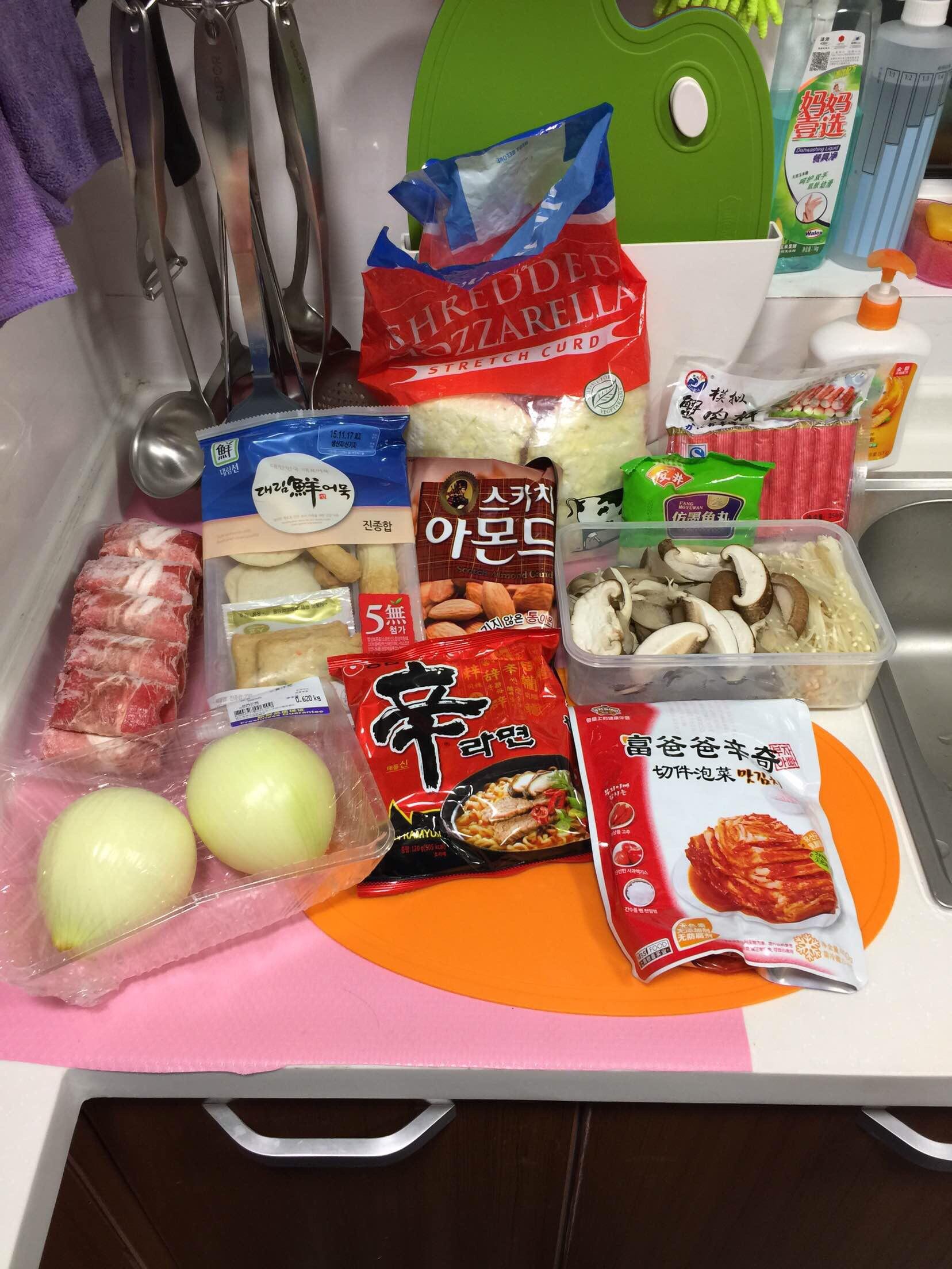 韓式泡菜芝士火鍋（部隊鍋）的做法 步骤1