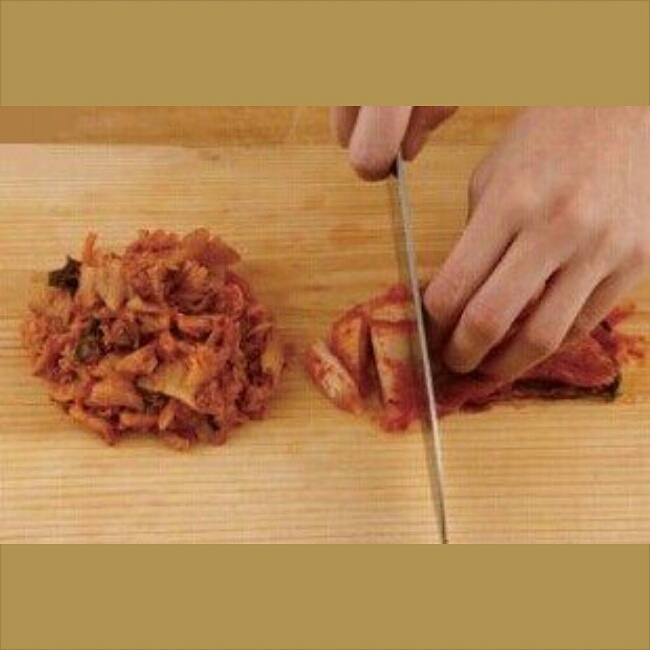 分分鐘做好的韓式泡菜餅的做法 步骤2