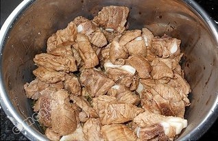 豆角乾梅菜燜豬軟骨的做法 步骤6