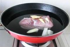 梅菜扣肉的做法 步骤1