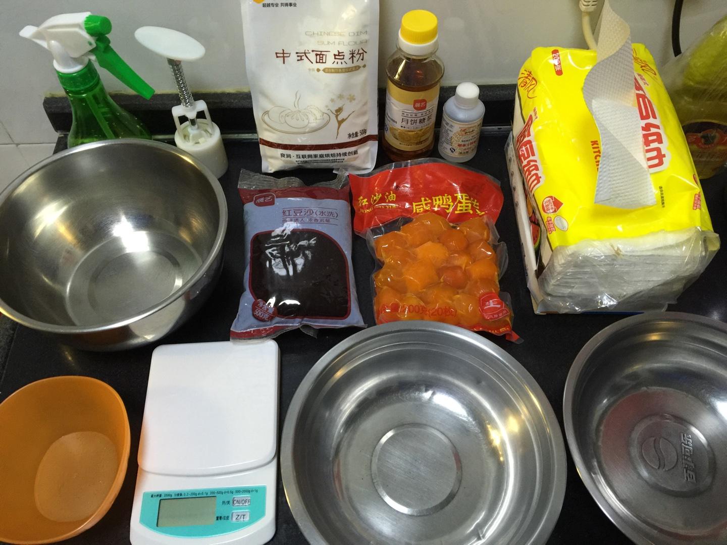 廣式月餅 蛋黃豆沙餡兒的做法 步骤1