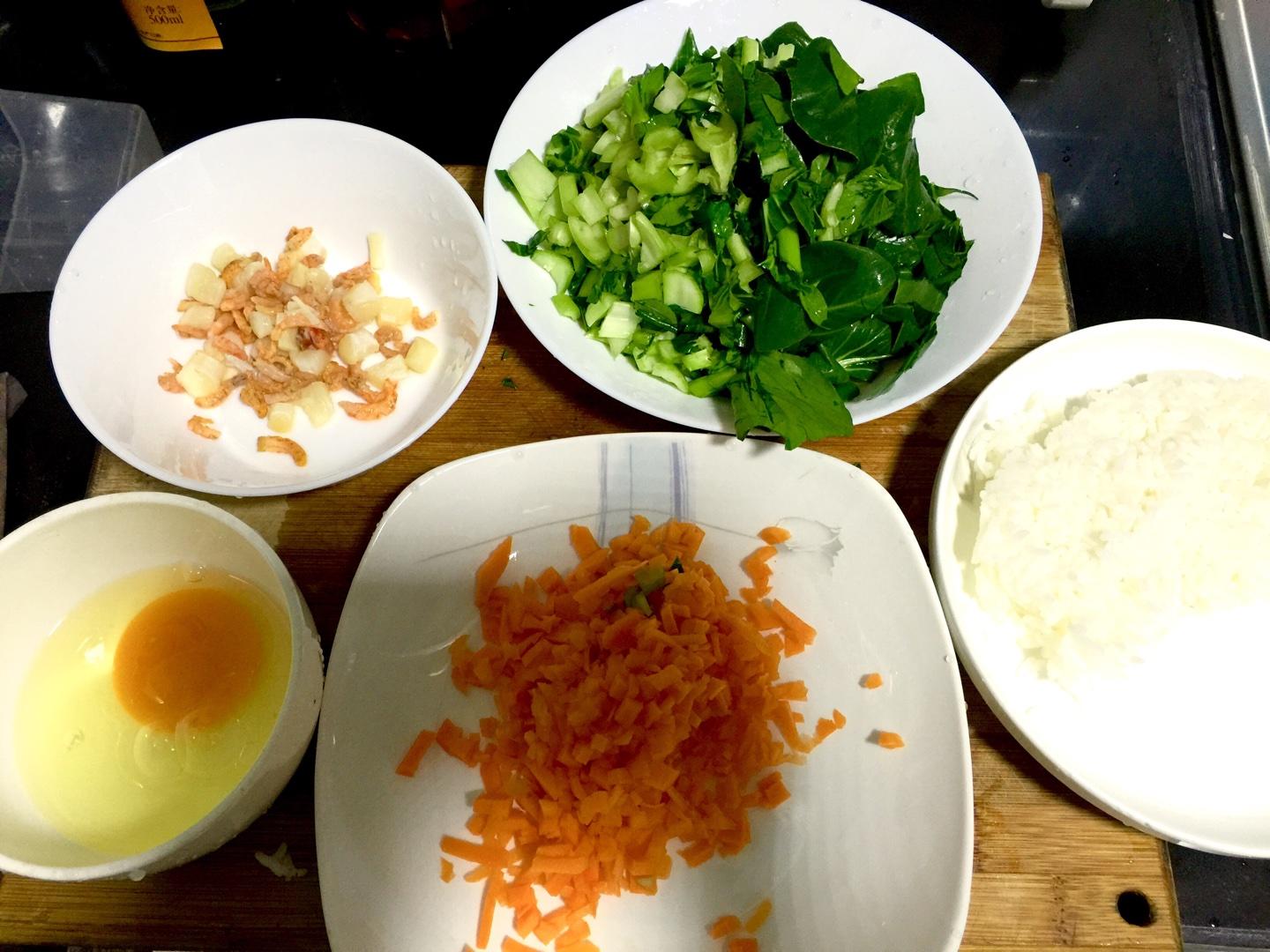 海鮮蔬菜蛋炒飯的做法 步骤1