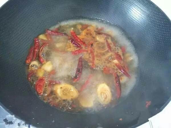 辣椒大集合，麻辣水煮魚做法，怕辣的謹慎選擇的做法 步骤10
