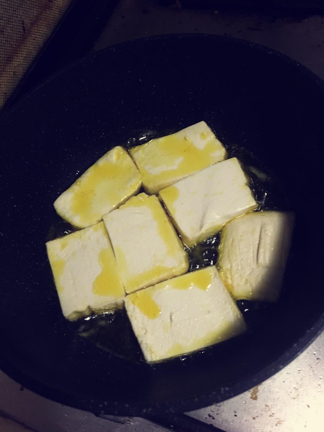 油煎豆腐的做法 步骤2