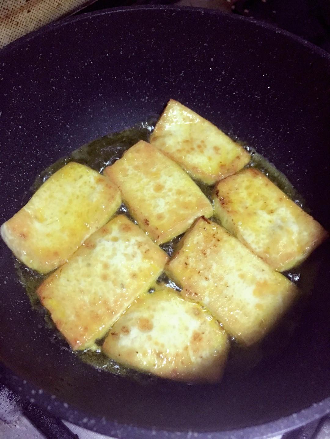 油煎豆腐的做法 步骤3