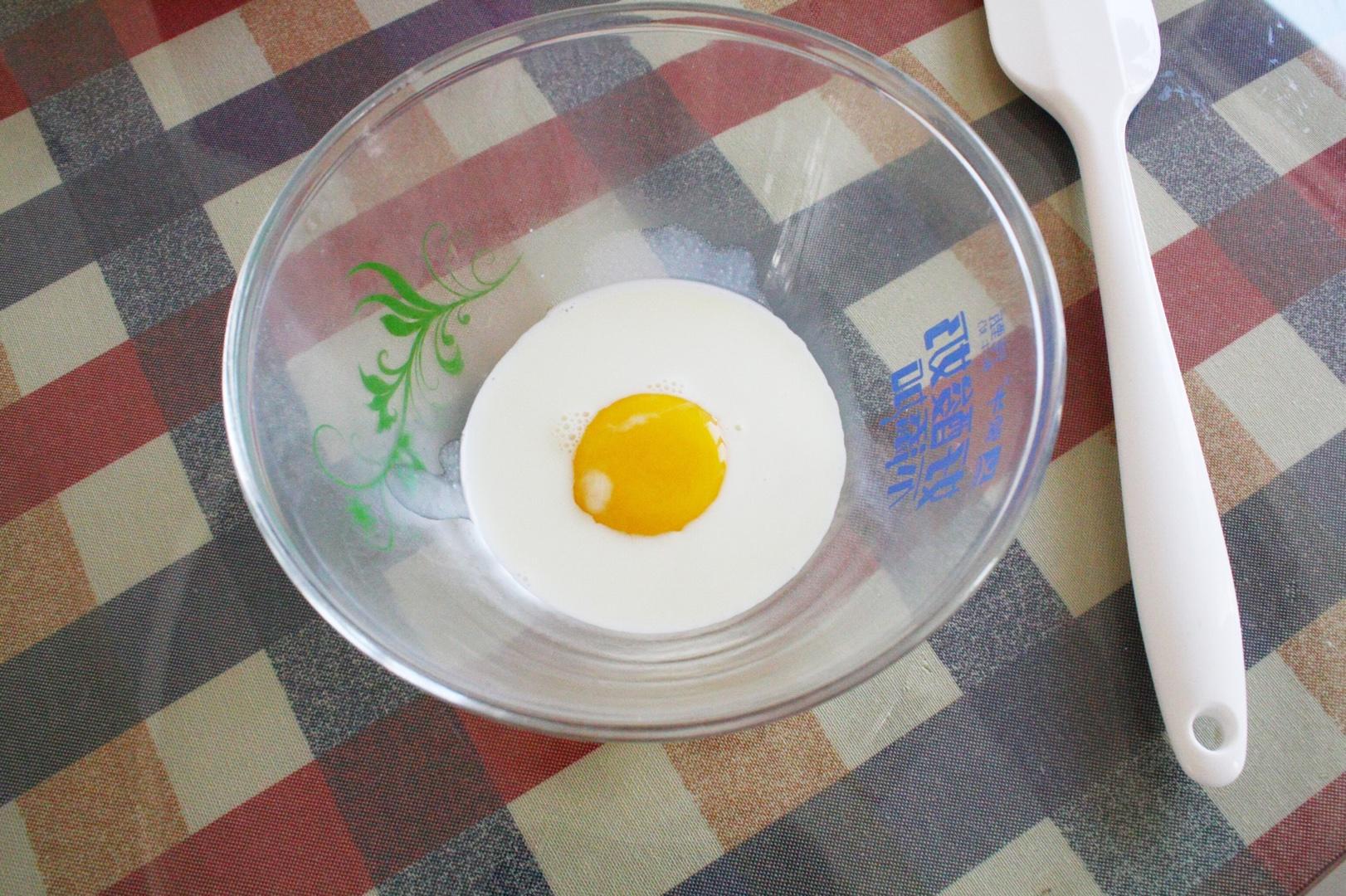 寶寶輔食：奶香鬆餅（無鬆餅粉，蛋白打發法）的做法 步骤2