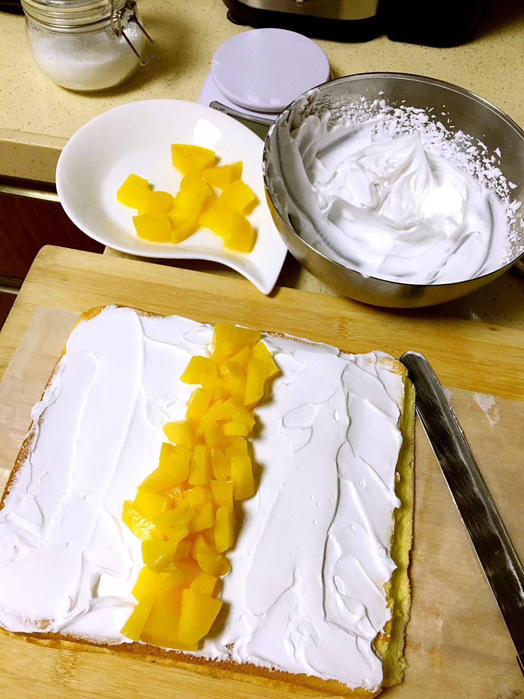 黃桃蛋糕卷的做法 步骤5