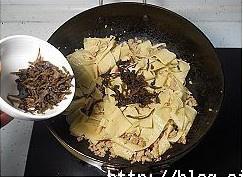 梅乾菜炒豆皮的做法 步骤9