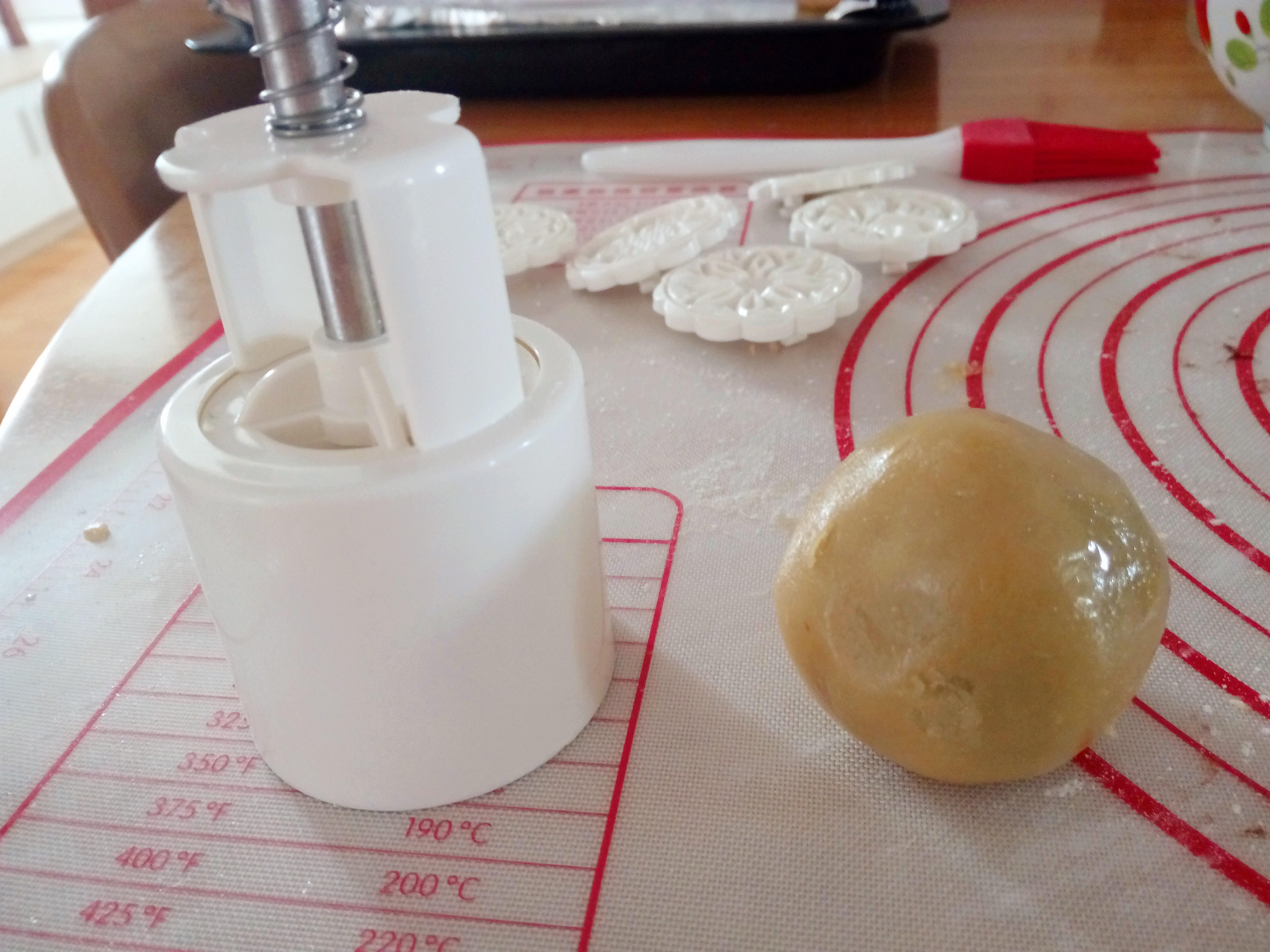 【頭媽廚房72】廣式月餅——豆沙蛋黃月餅的做法 步骤10