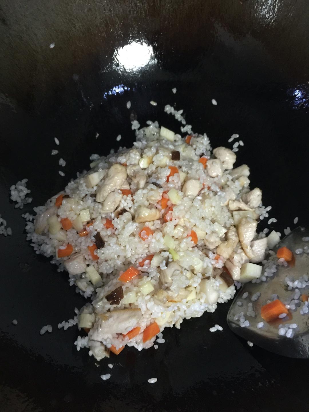 香菇茭白雞丁燜飯的做法 步骤2