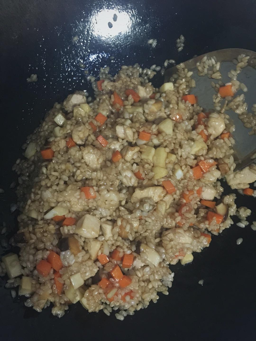 香菇茭白雞丁燜飯的做法 步骤3