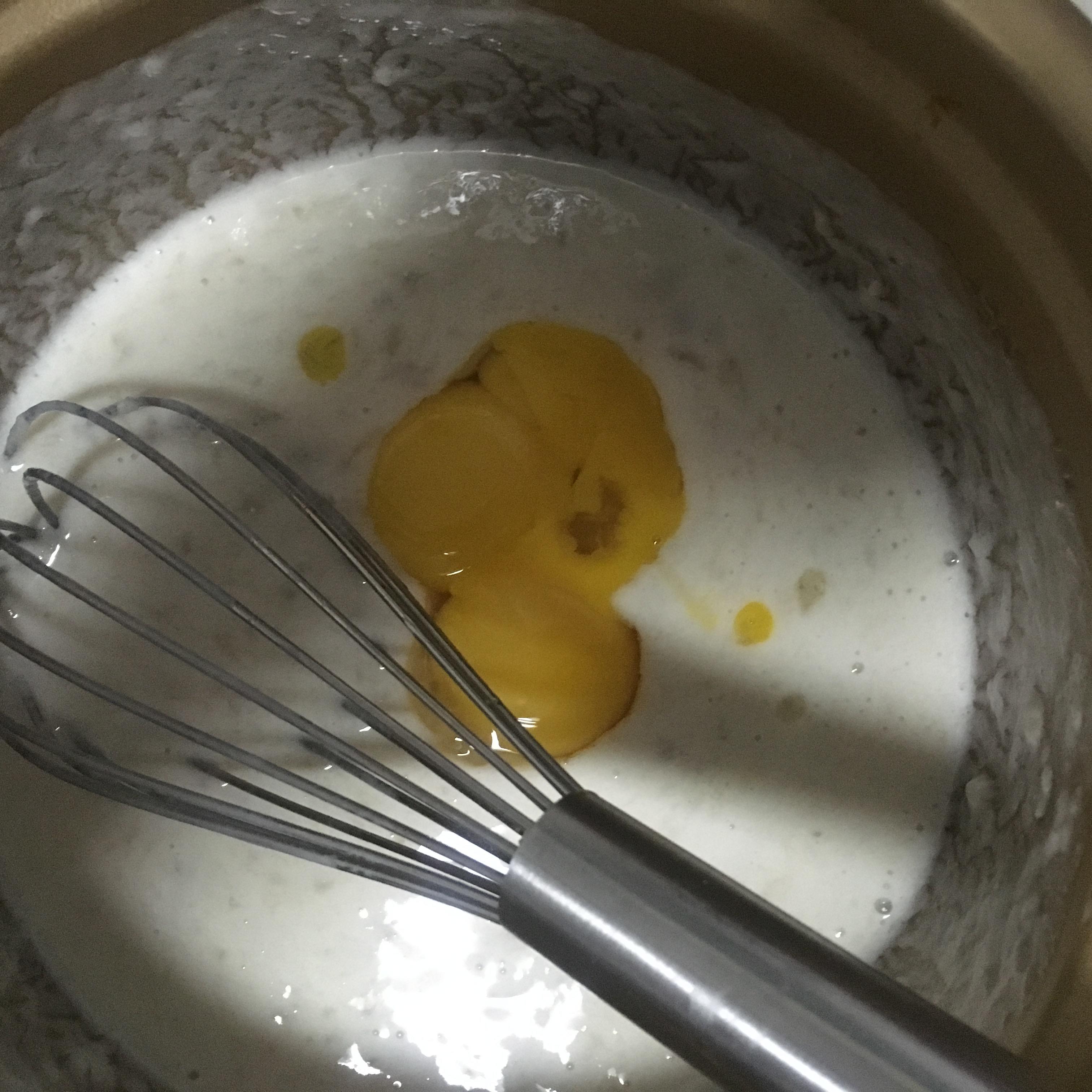 鬆軟無油無新增酸奶香蕉蛋糕的做法 步骤3