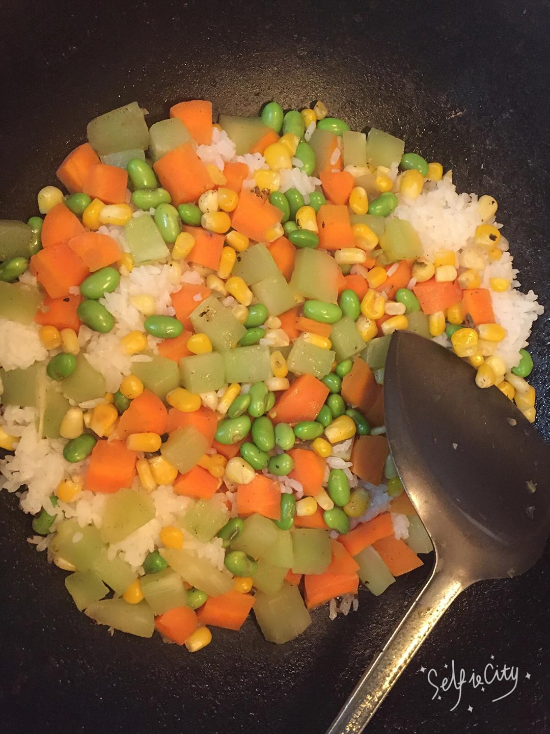 好吃不胖的蔬肉丁燜飯的做法 步骤3